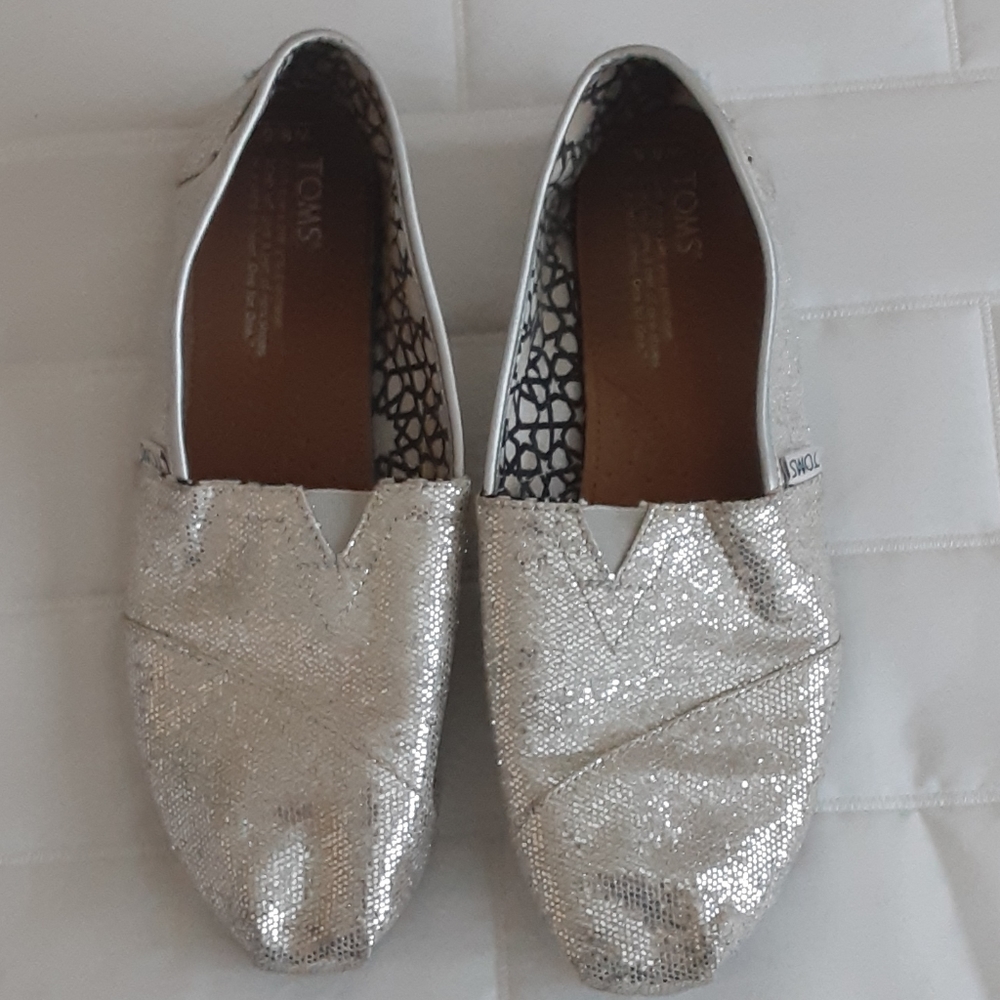 Silver Tom's. Women's Size 8.5